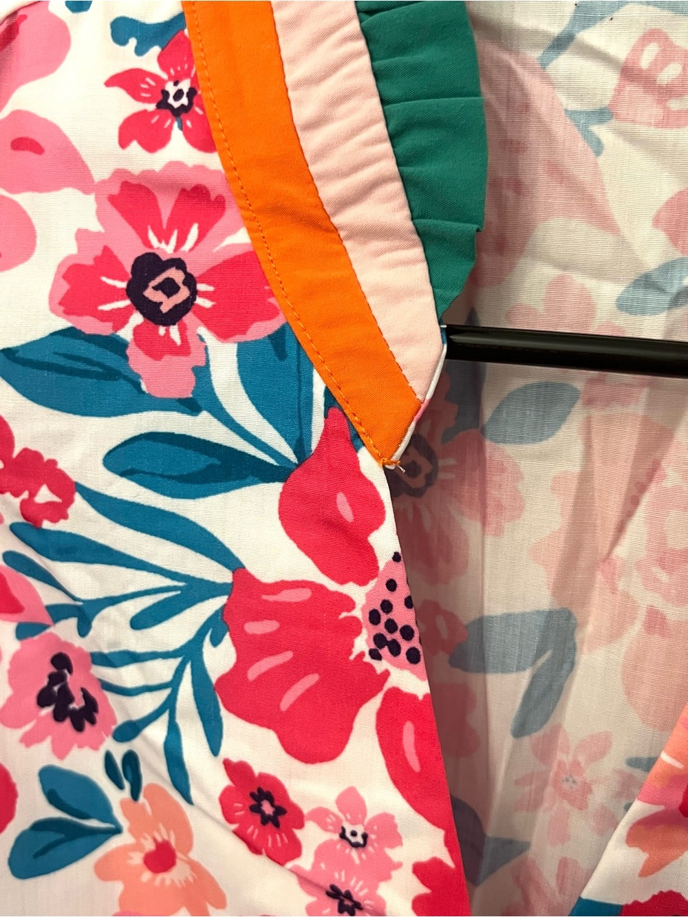 Boutique short sleeve split neck floral blouse - Picture 3 of 3